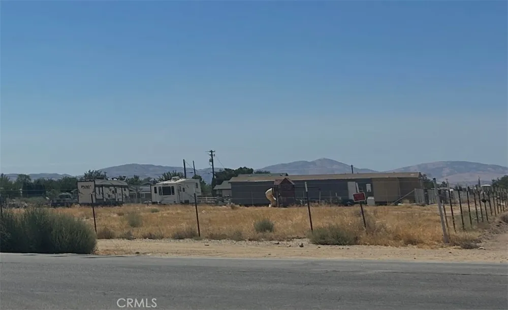 90th st E Sun Village, CA 93543