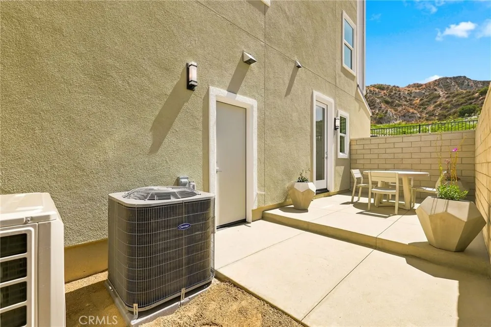 27604 Barefoot Place Valencia, CA 91381