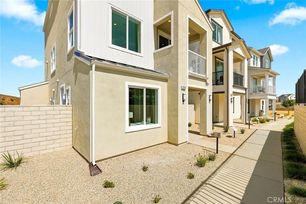 27604 Barefoot Place Valencia, CA 91381