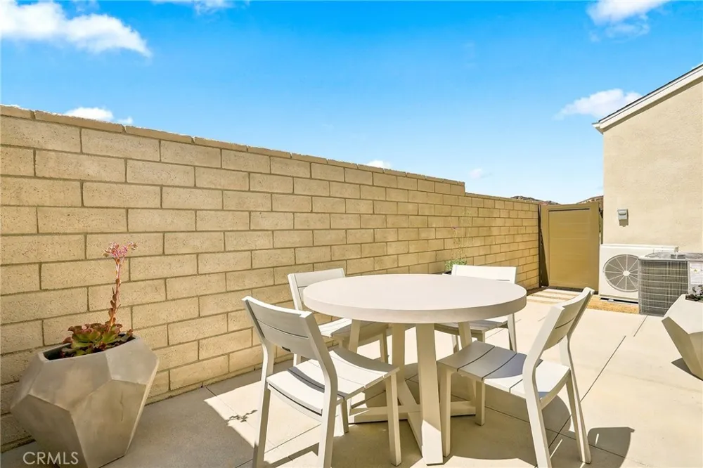 27604 Bareroot Place Valencia, CA 91381