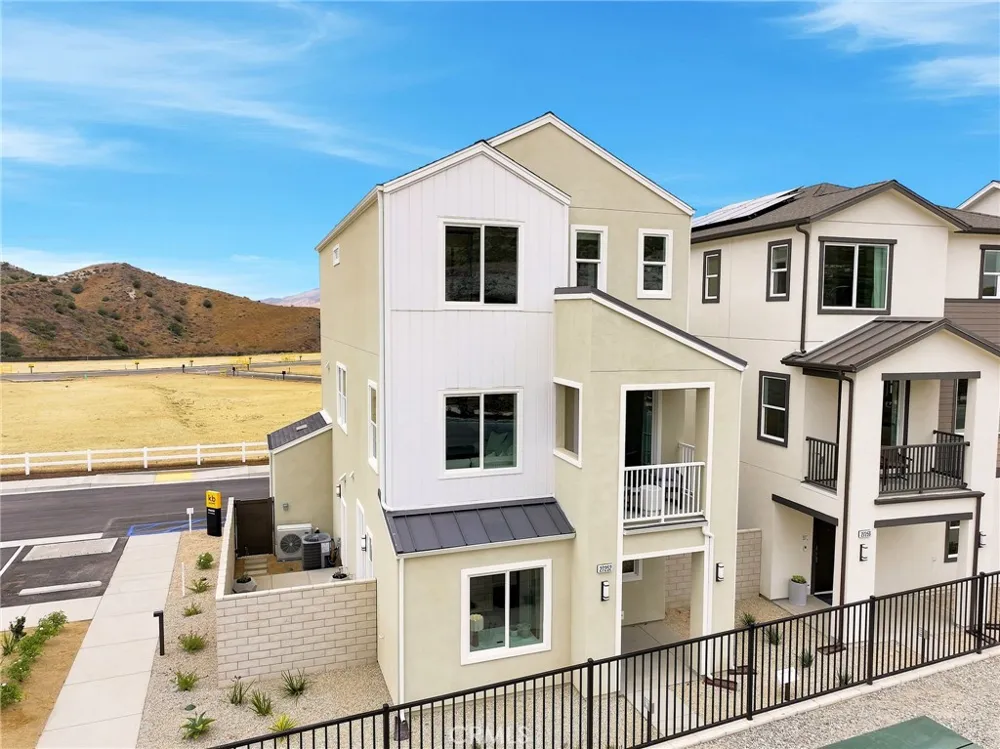 27604 Barefoot Place Valencia, CA 91381