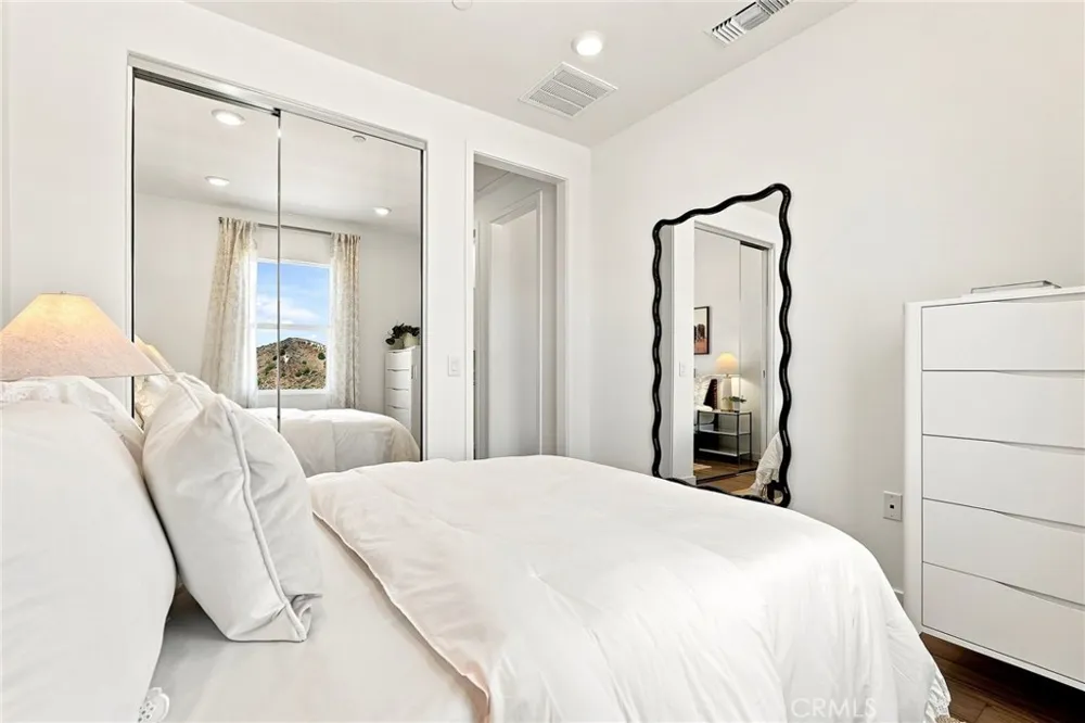 27604 Barefoot Place Valencia, CA 91381