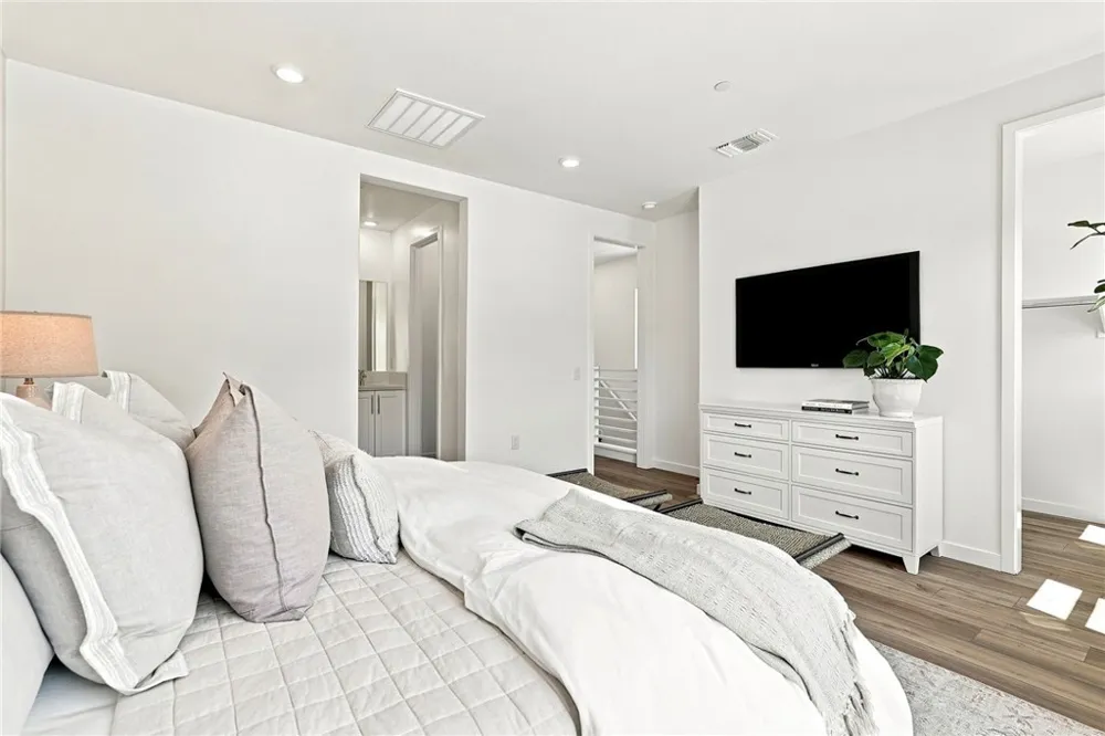 27604 Bareroot Place Valencia, CA 91381