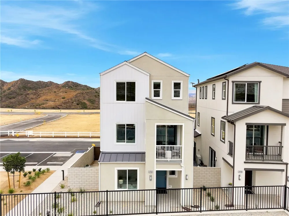 27604 Barefoot Place Valencia, CA 91381