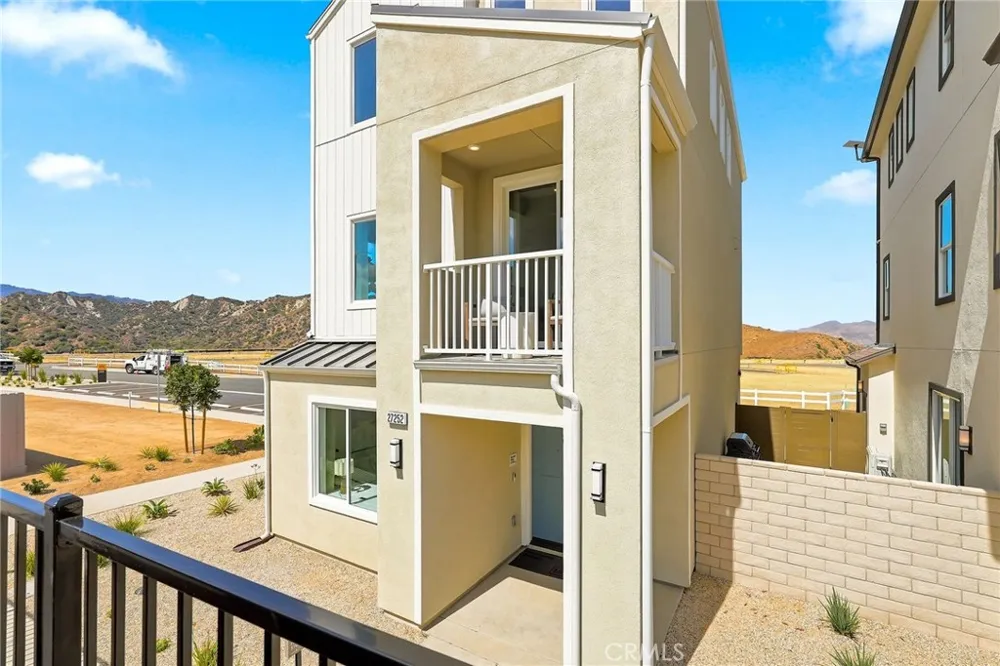 27604 Barefoot Place Valencia, CA 91381