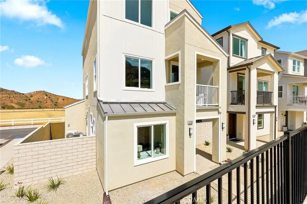 27604 Barefoot Place Valencia, CA 91381