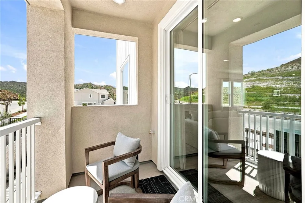 27604 Barefoot Place Valencia, CA 91381
