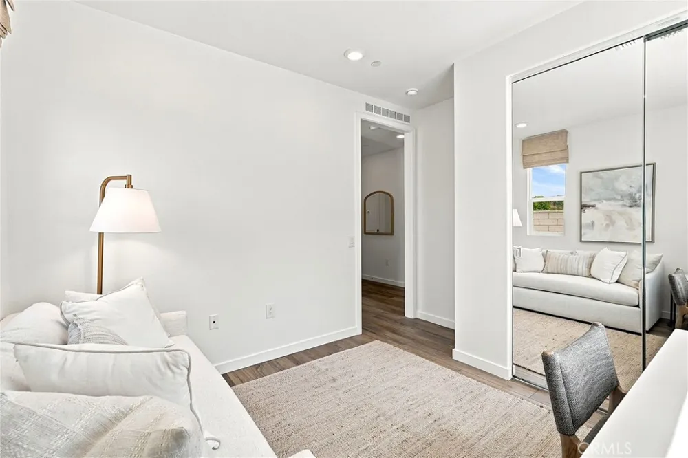 27604 Barefoot Place Valencia, CA 91381