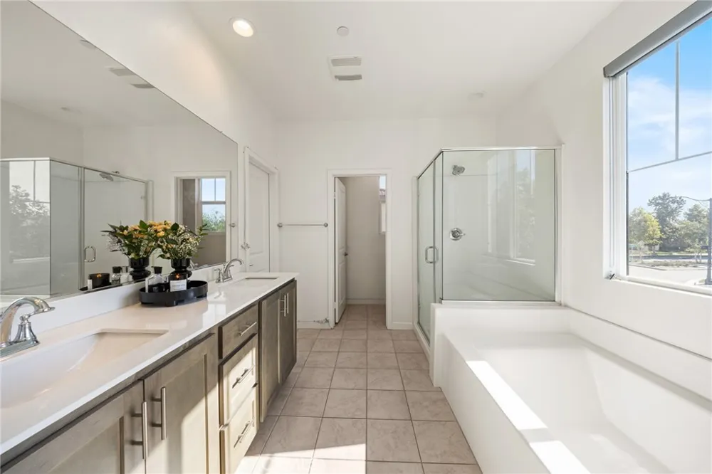 2906 S Halton Paseo Ontario, CA 91761
