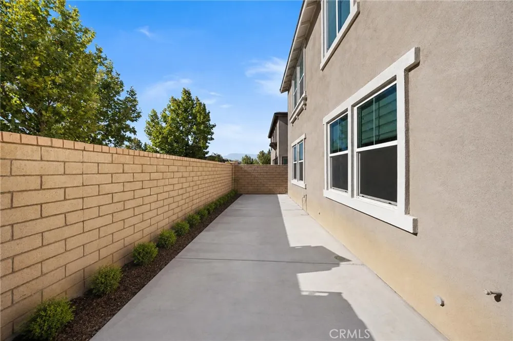 2906 S Halton Paseo Ontario, CA 91761