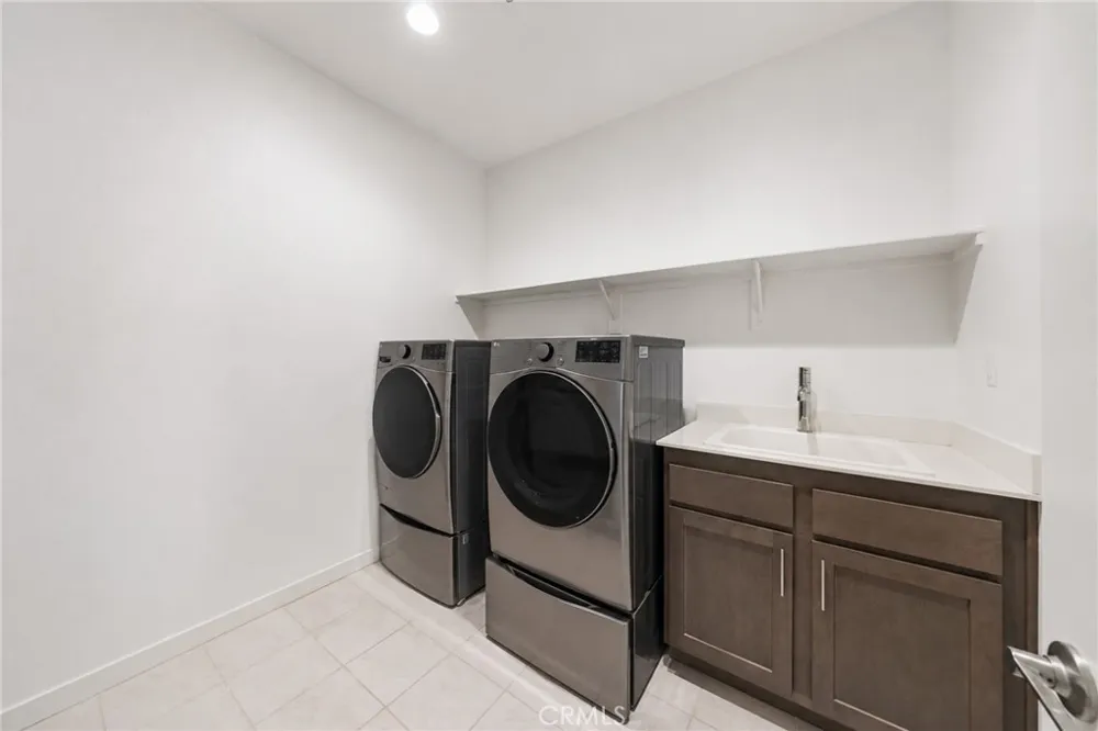 2906 S Halton Paseo Ontario, CA 91761