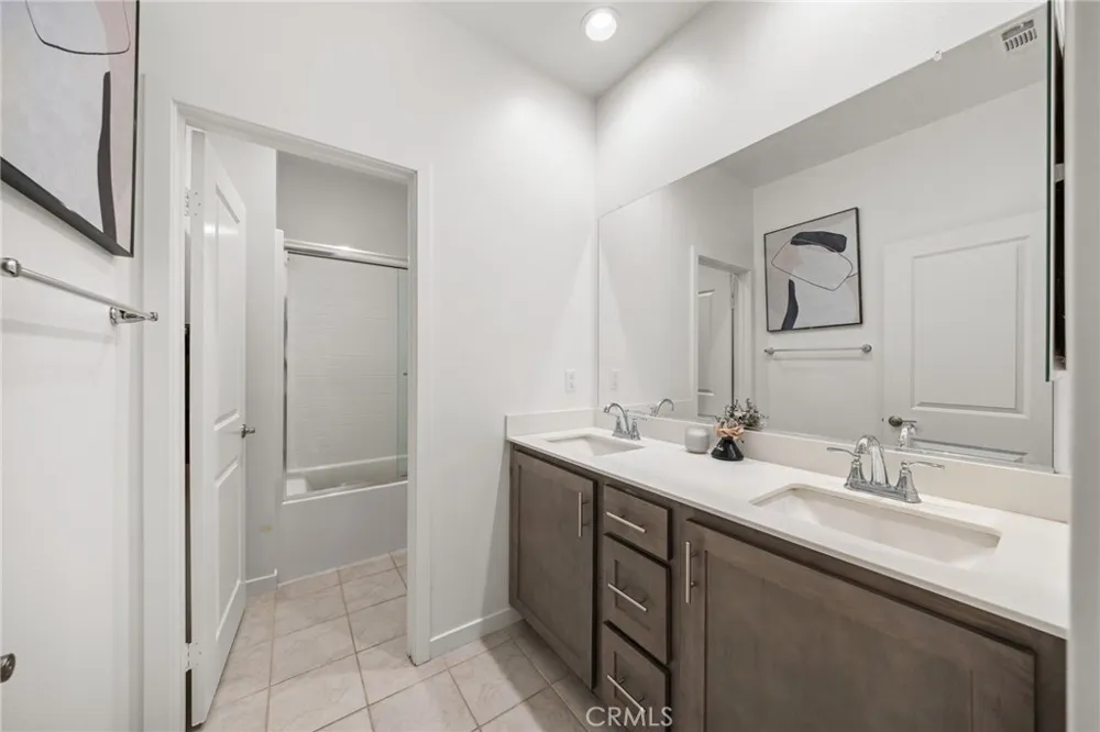 2906 S Halton Paseo Ontario, CA 91761