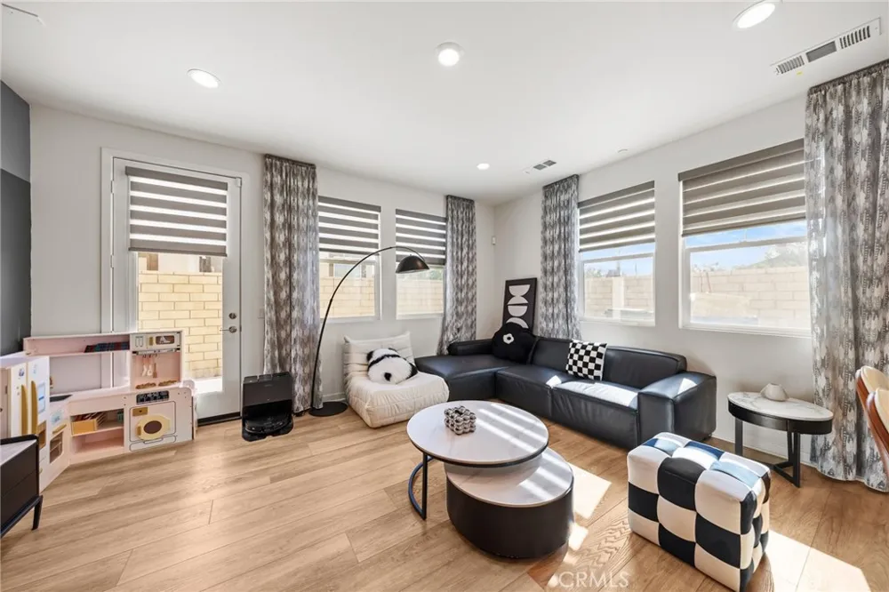 2906 S Halton Paseo Ontario, CA 91761