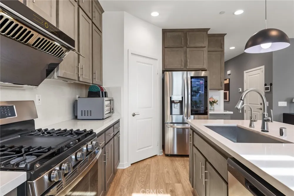 2906 S Halton Paseo Ontario, CA 91761