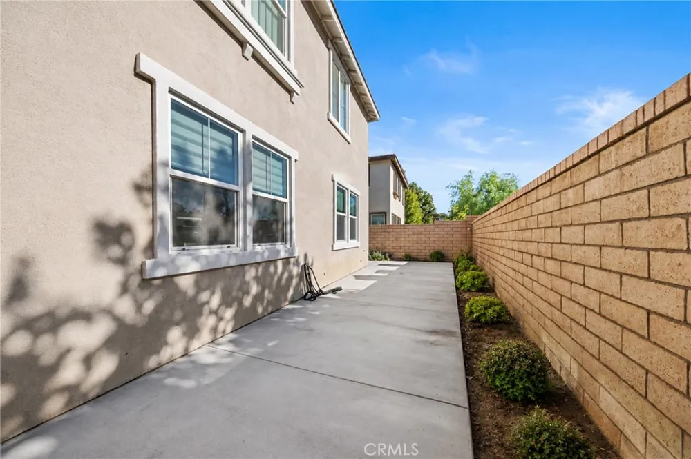 2906 S Halton Paseo Ontario, CA 91761