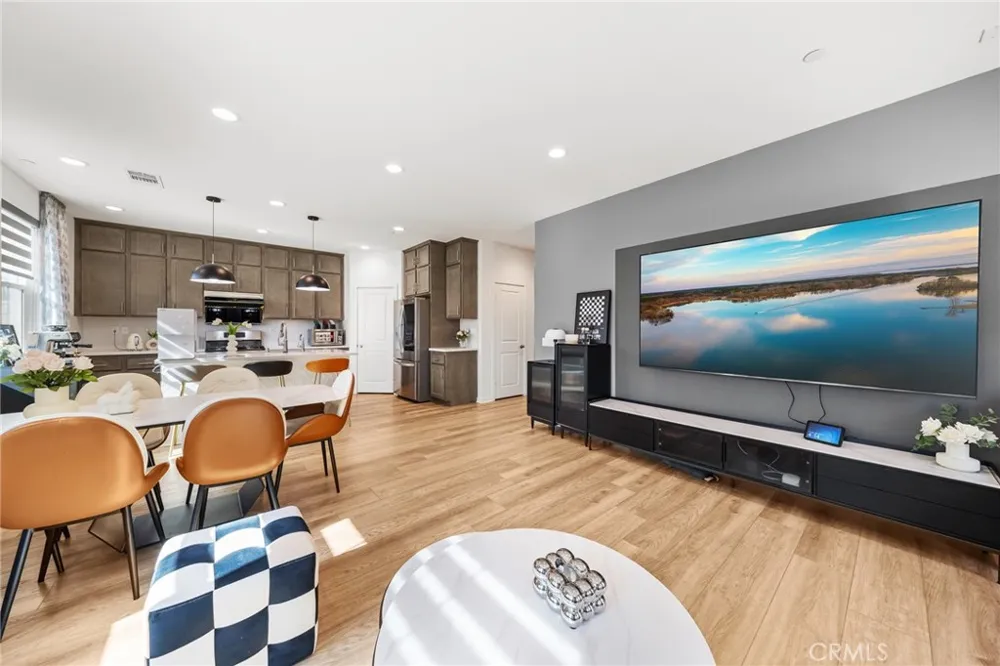 2906 S Halton Paseo Ontario, CA 91761