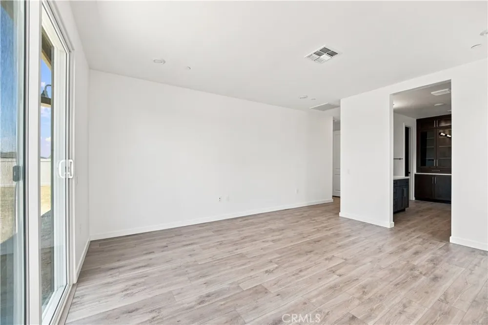 3253 E Avenue J-4 Lancaster, CA 93535