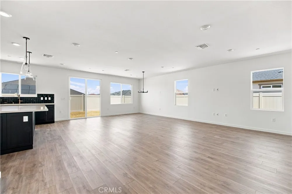 3253 E Avenue J-4 Lancaster, CA 93535
