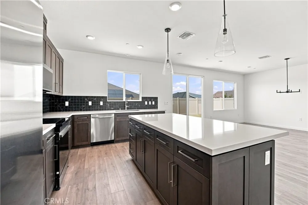 3253 E Avenue J-4 Lancaster, CA 93535