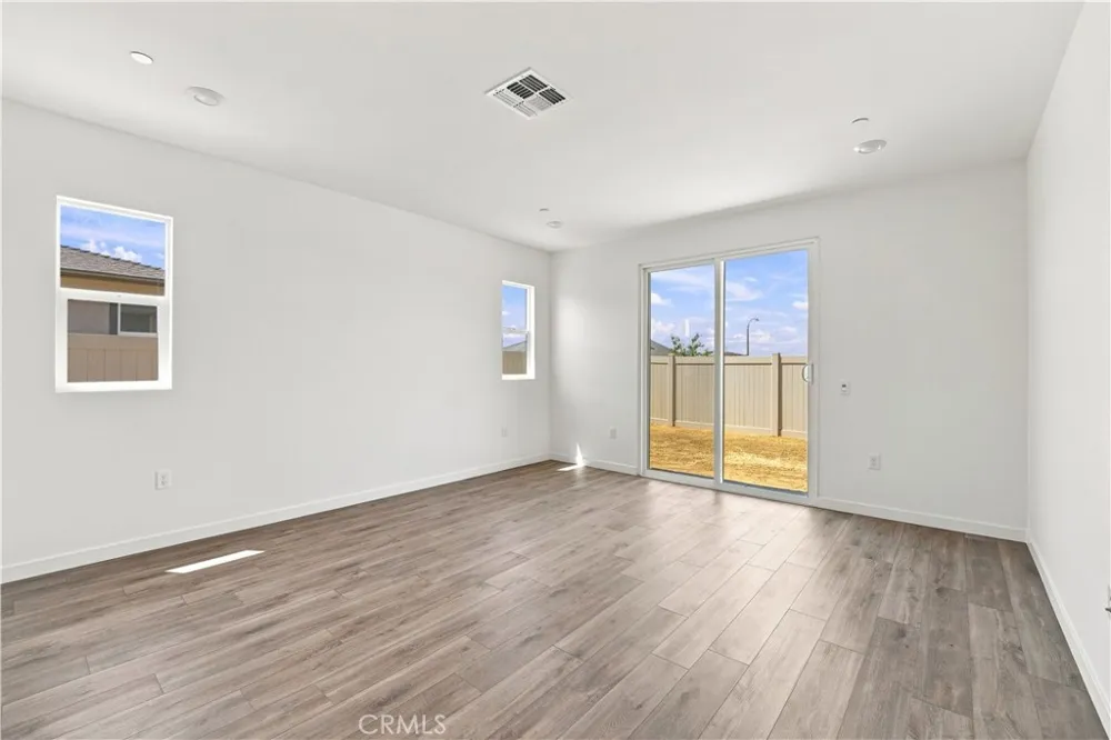 3253 E Avenue J-4 Lancaster, CA 93535