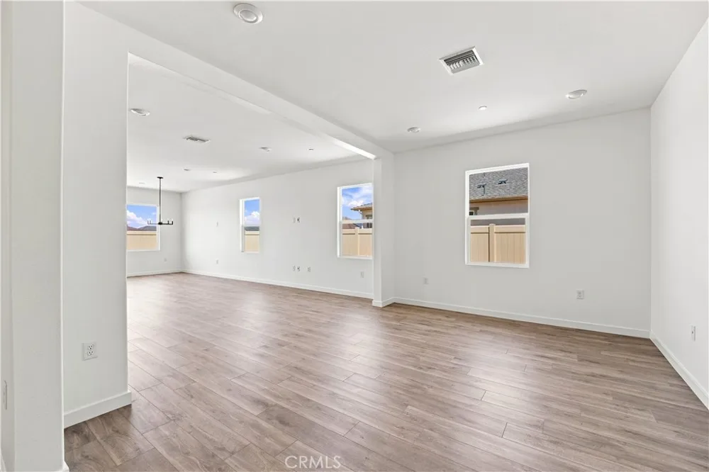 3253 E Avenue J-4 Lancaster, CA 93535