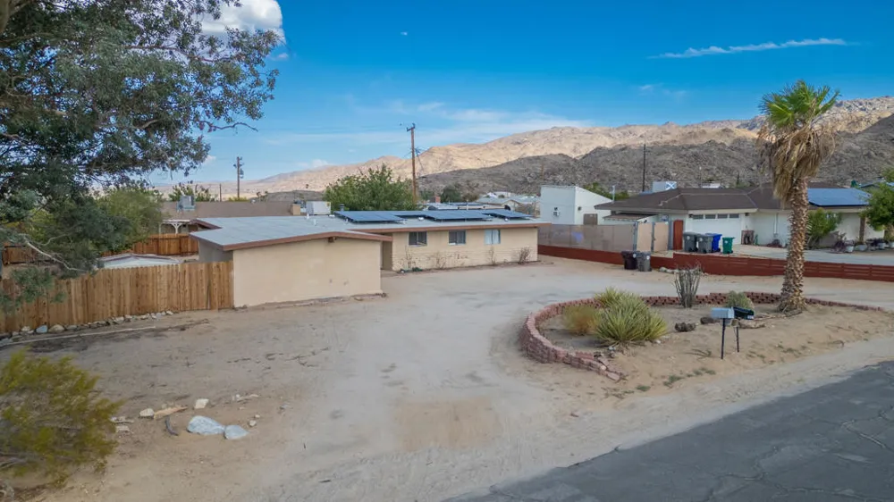 6637 Galleta Avenue 29 Palms, CA 92277