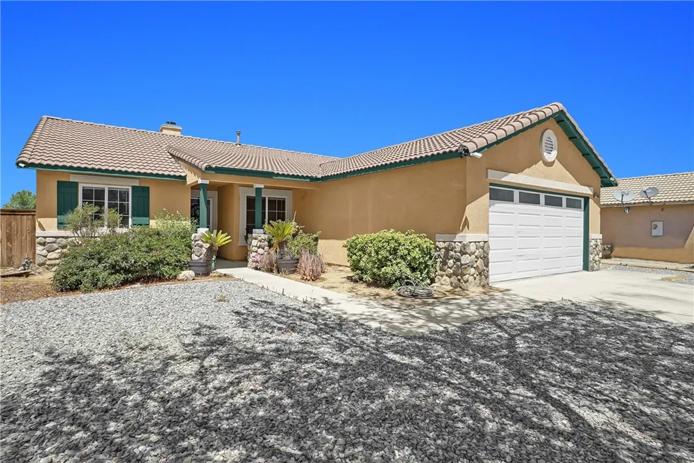 15336 Ross Drive Adelanto, CA 92301
