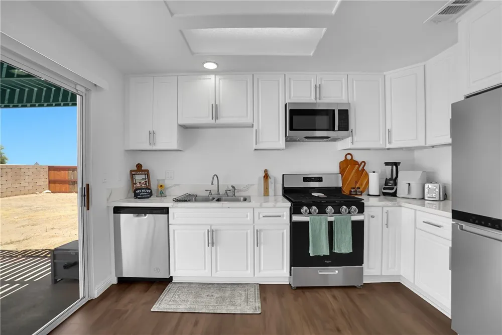 15336 Ross Drive Adelanto, CA 92301