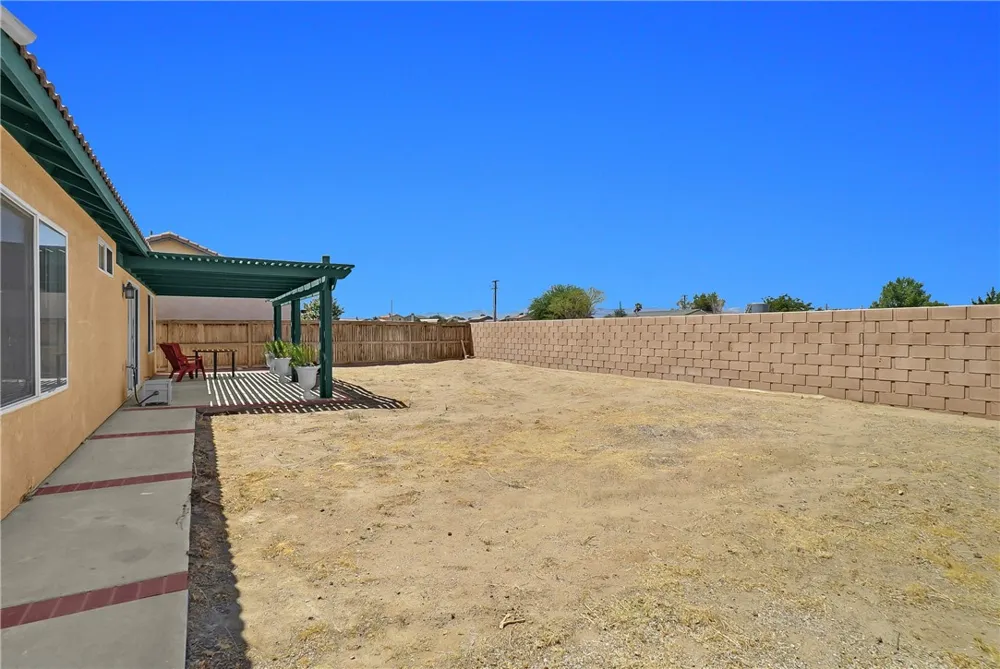 15336 Ross Drive Adelanto, CA 92301