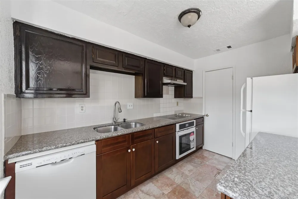 7700 Creekbend Drive #70 Houston, TX 77071