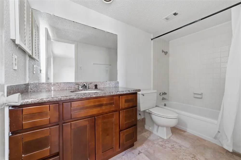 7700 Creekbend Drive #70 Houston, TX 77071
