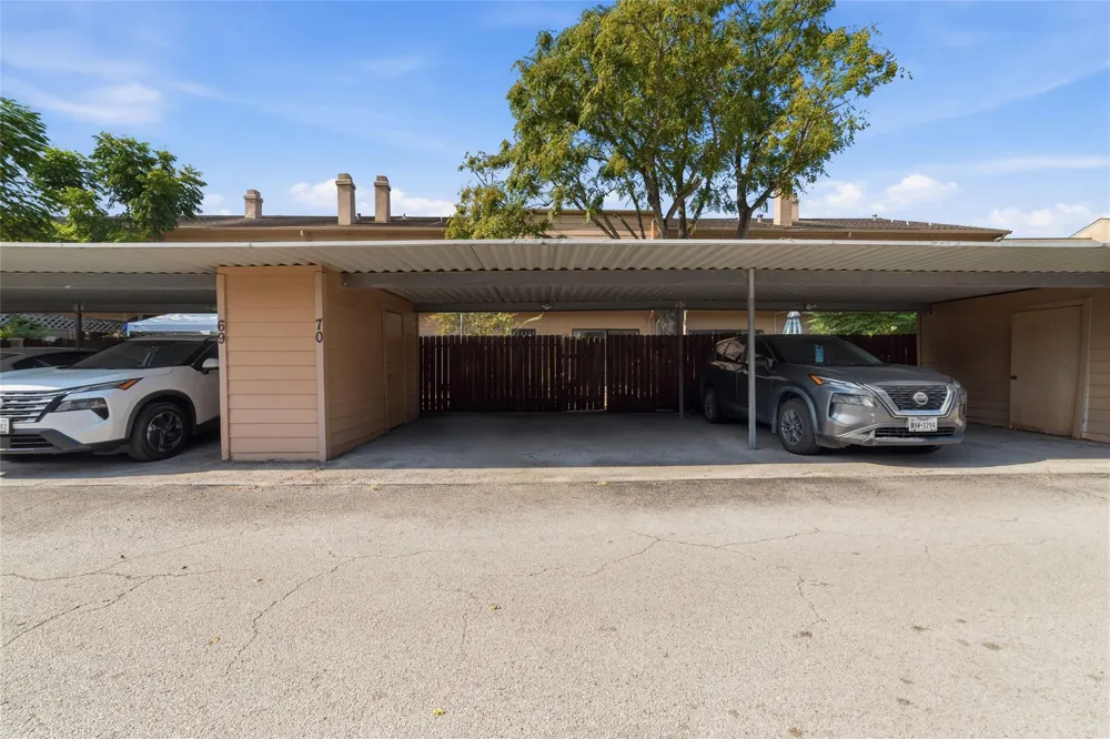 7700 Creekbend Drive #70 Houston, TX 77071