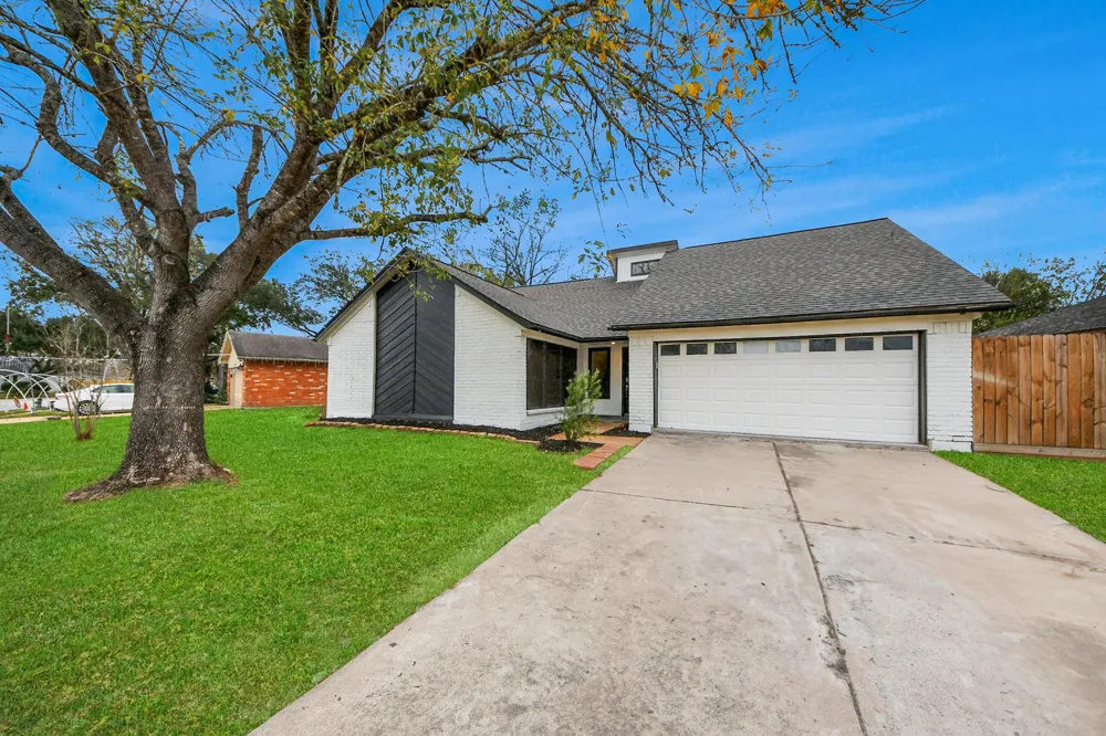 718 Land Grant Drive Richmond, TX 77406
