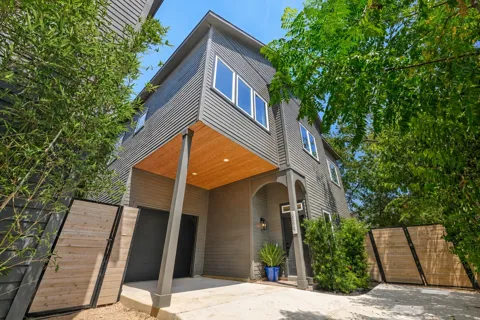 826 Morrow Street #4