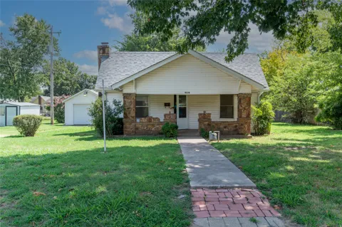 2812 W 37th Place