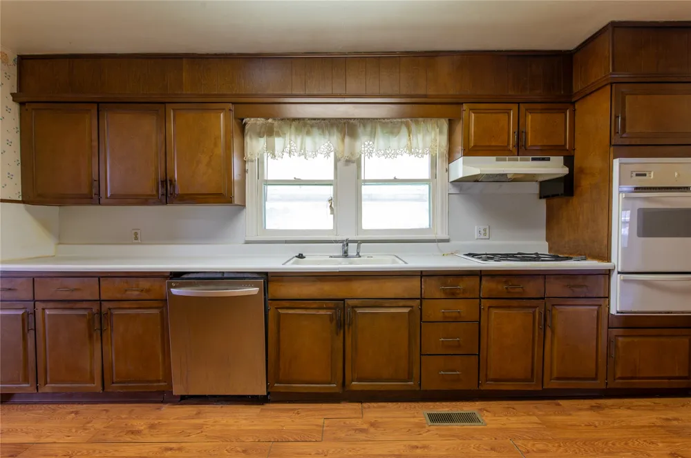2812 W 37th Place Tulsa, OK 74107