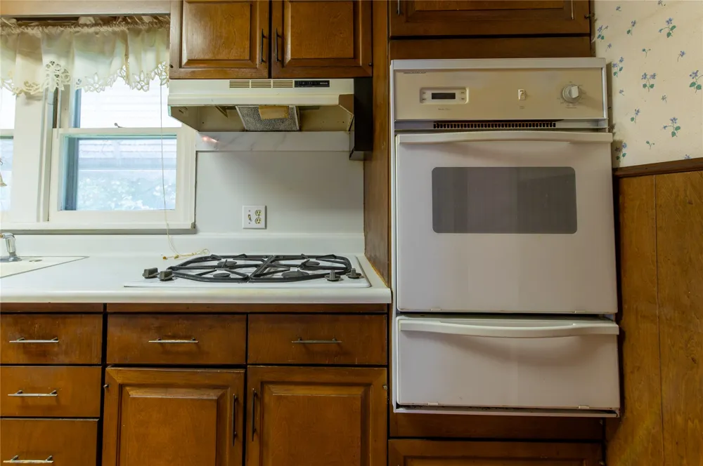 2812 W 37th Place Tulsa, OK 74107