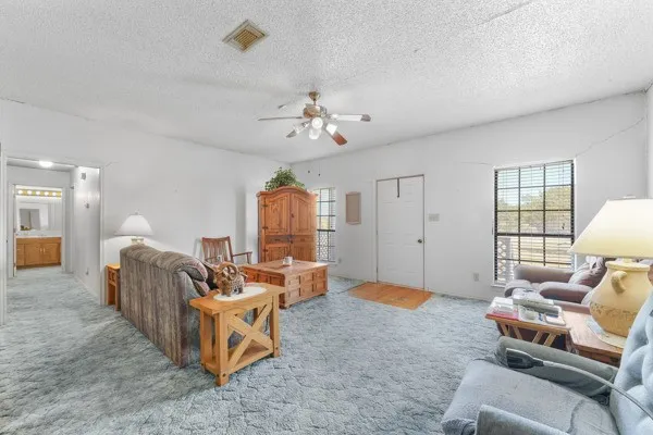 7140 County Road 146 Kaufman, TX 75142