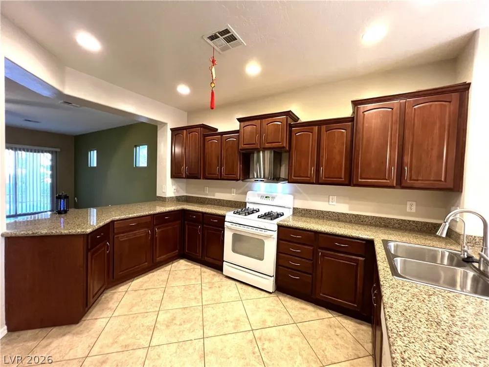 4205 Gliding Gulls Avenue North Las Vegas, NV 89084