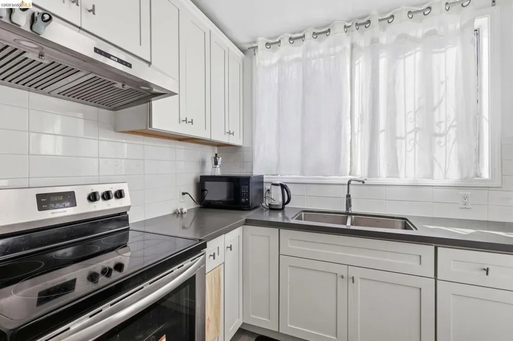 869 Woodside Way San Mateo, CA 94401