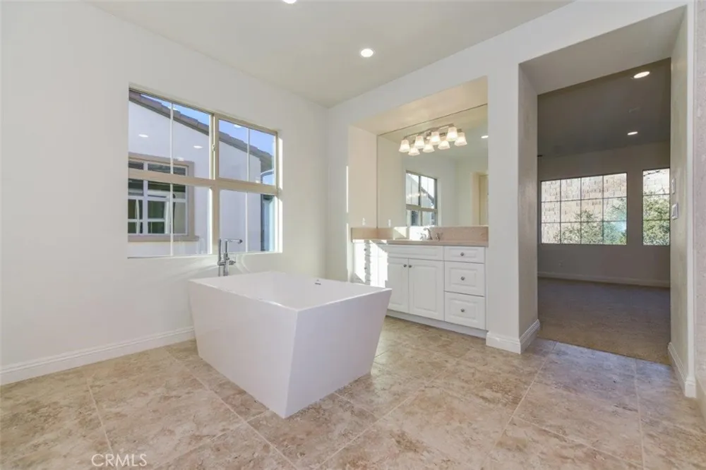 5627 Heritage Oak Dr Lake Forest, CA 92679
