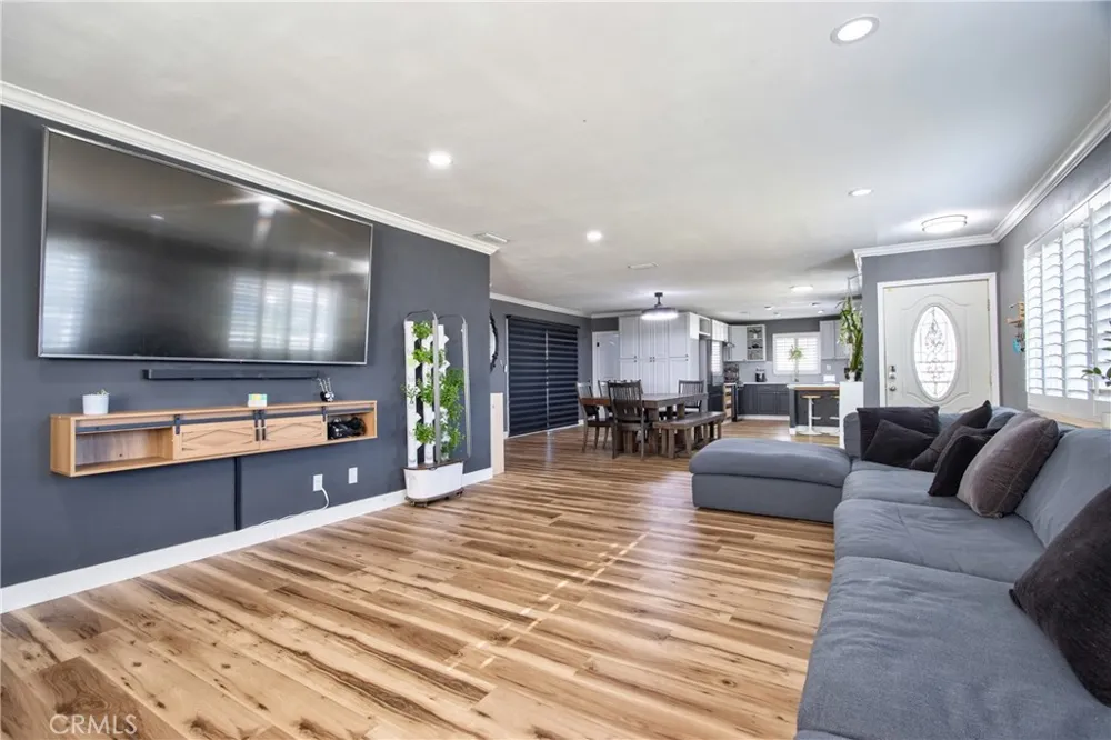 910 W Granada Court Ontario, CA 91762