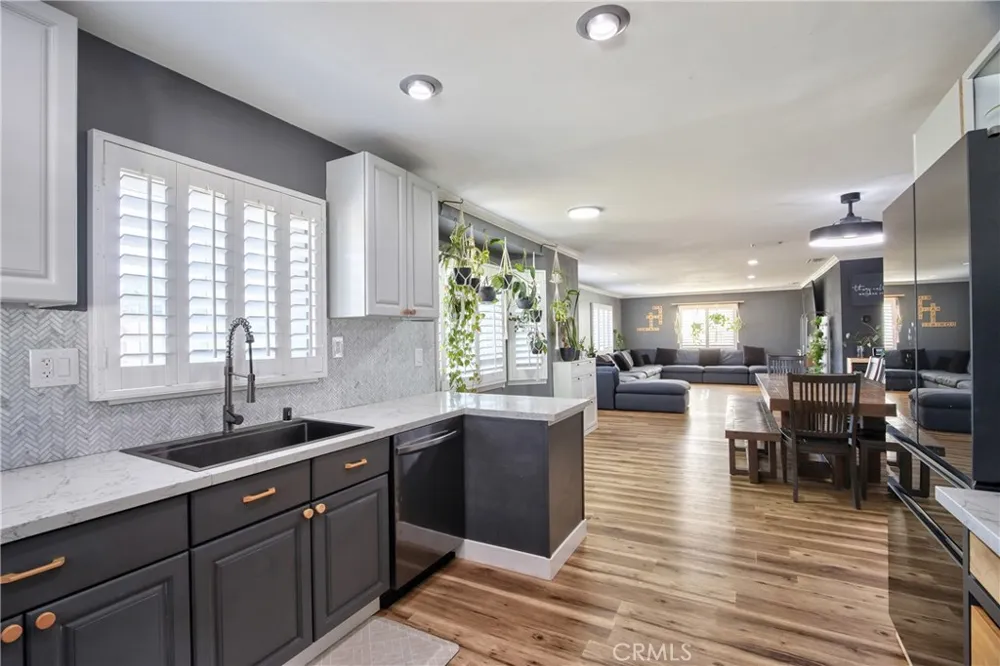 910 W Granada Court Ontario, CA 91762