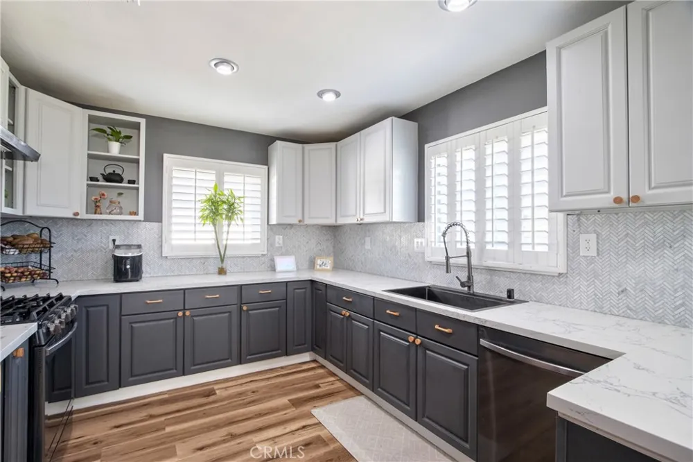 910 W Granada Court Ontario, CA 91762