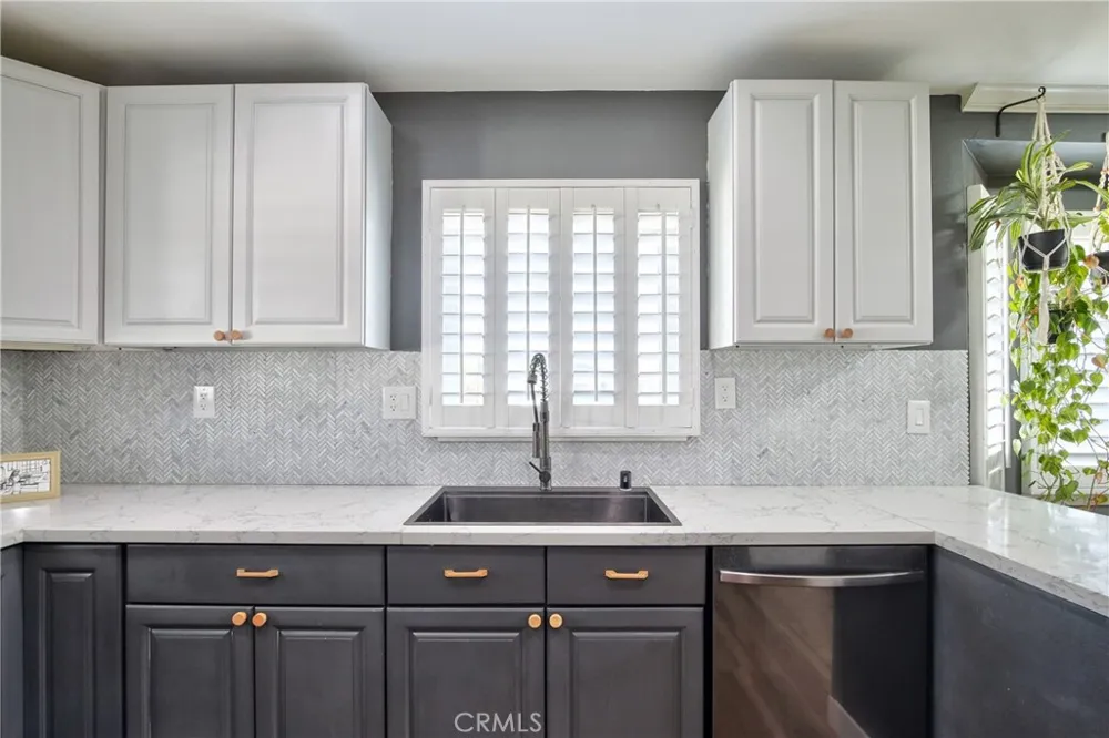 910 W Granada Court Ontario, CA 91762