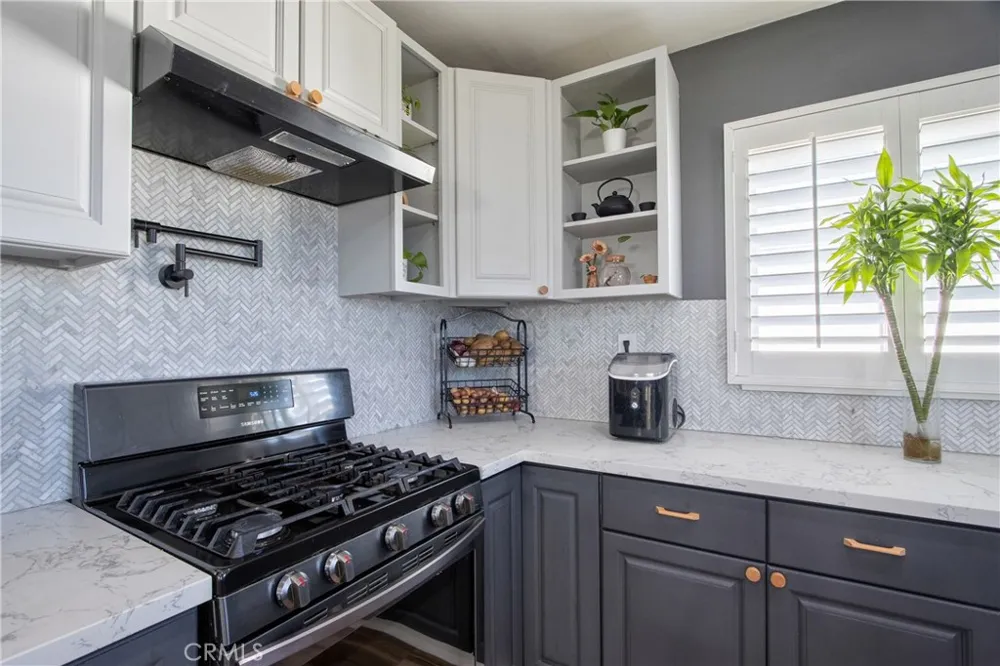 910 W Granada Court Ontario, CA 91762