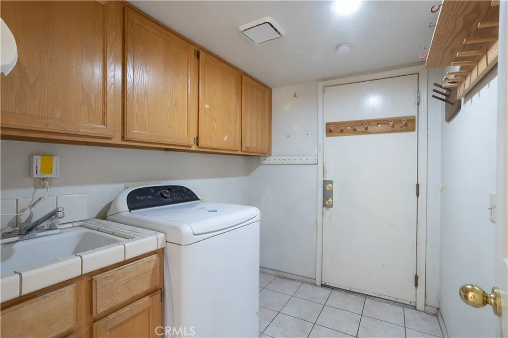 6055 Lisbon Ct Palmdale, CA 93552