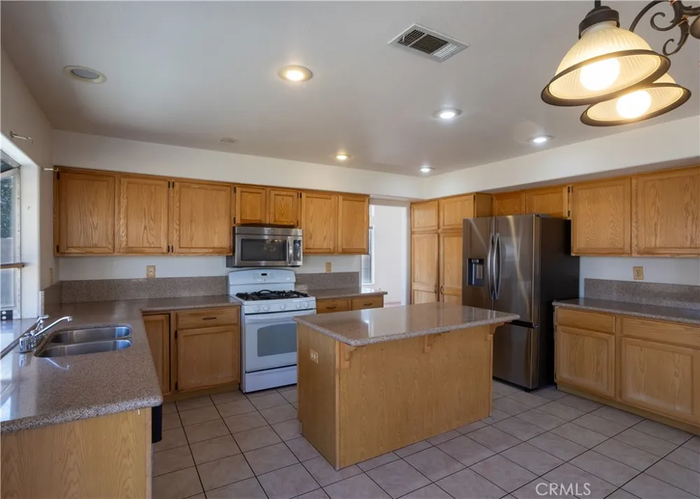 6055 Lisbon Ct Palmdale, CA 93552