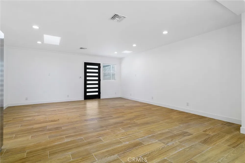 5706 Burnet Avenue Van Nuys, CA 91411