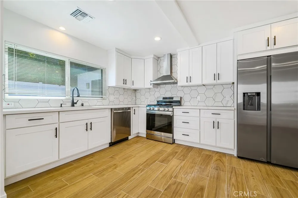5706 Burnet Avenue Van Nuys, CA 91411